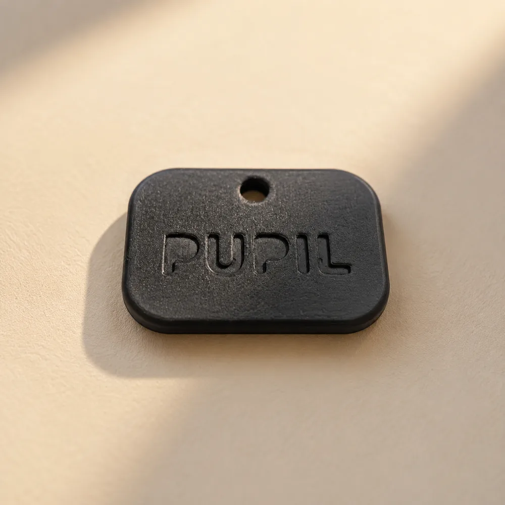 Zawieszka NFC PupiLink — przód z napisem PUPIL